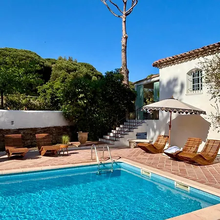 Domaine l'Oiseau Bleu, 800 m from the Beach in Sainte-Maxime-2